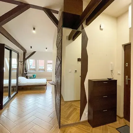 Long Attic شقة